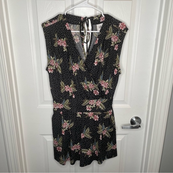 Cabi Runaround Romper Floral Wrap Style M - Picture 2 of 12